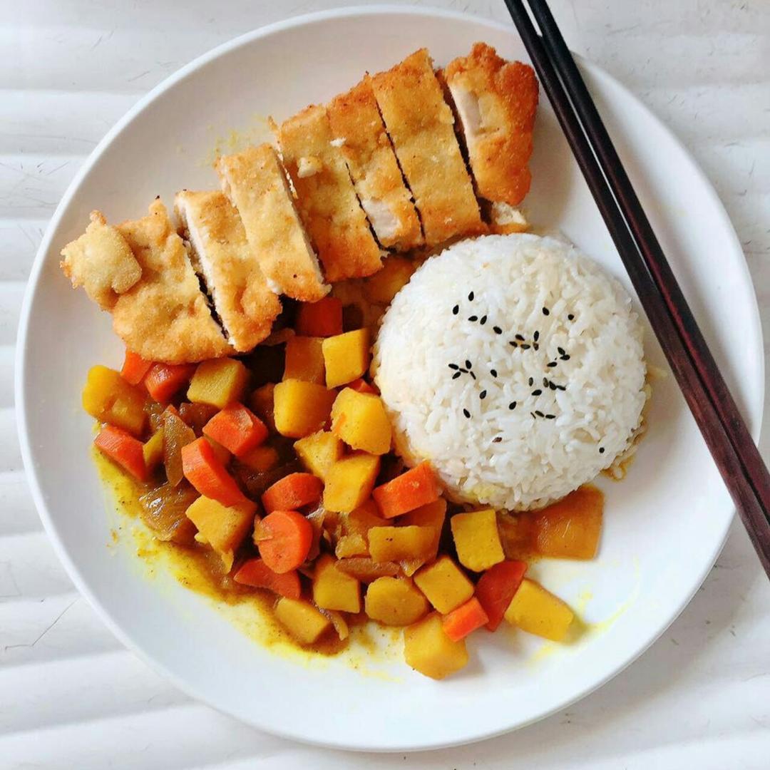 炸鸡排咖喱饭