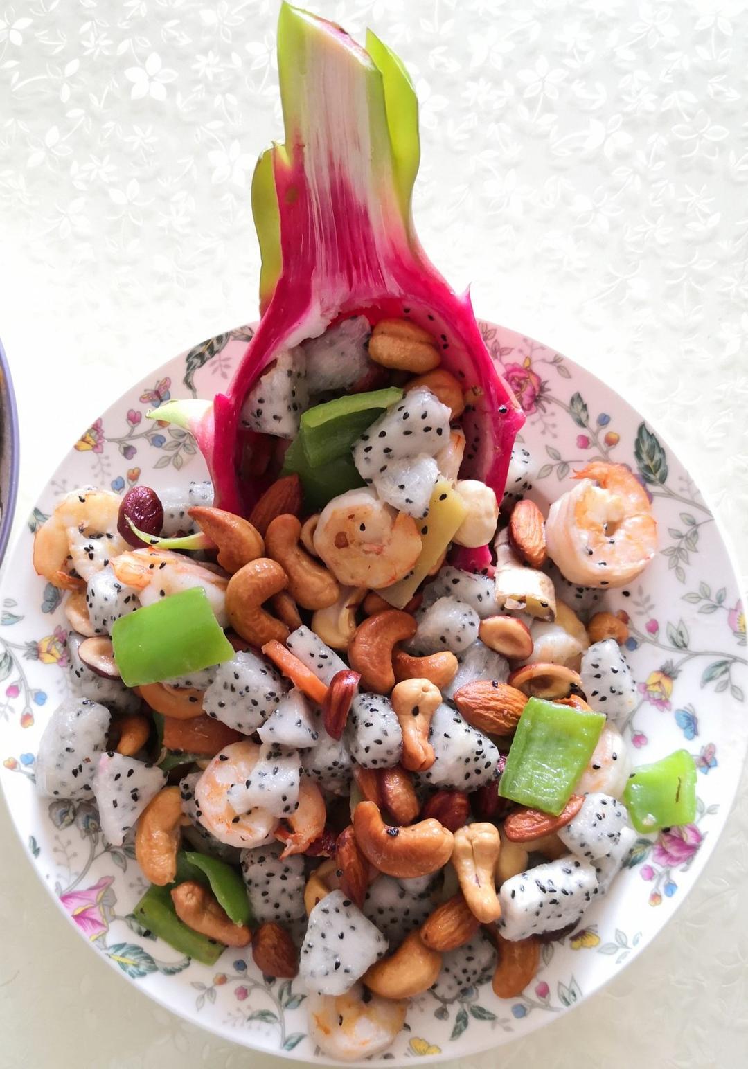 猪猪海棠做的火龙果炒虾仁