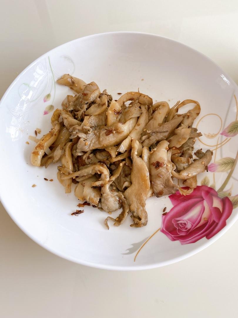 干煸平菇（有肉的味道）