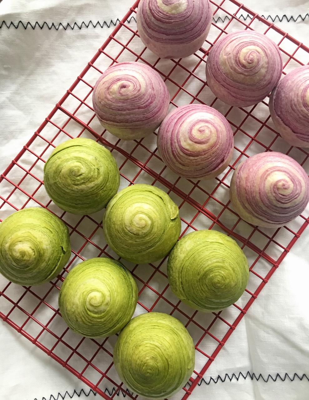 千层彩色蛋黄酥