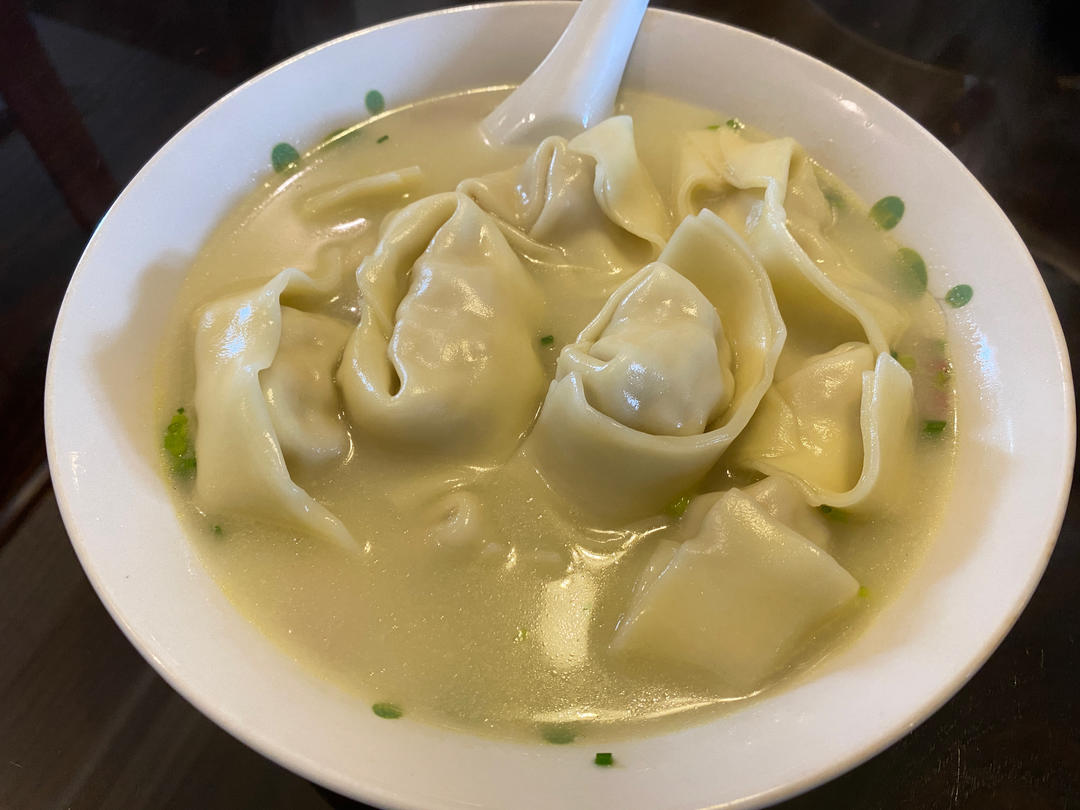 雪菜黄鱼大馄饨，连汤水都是精华！