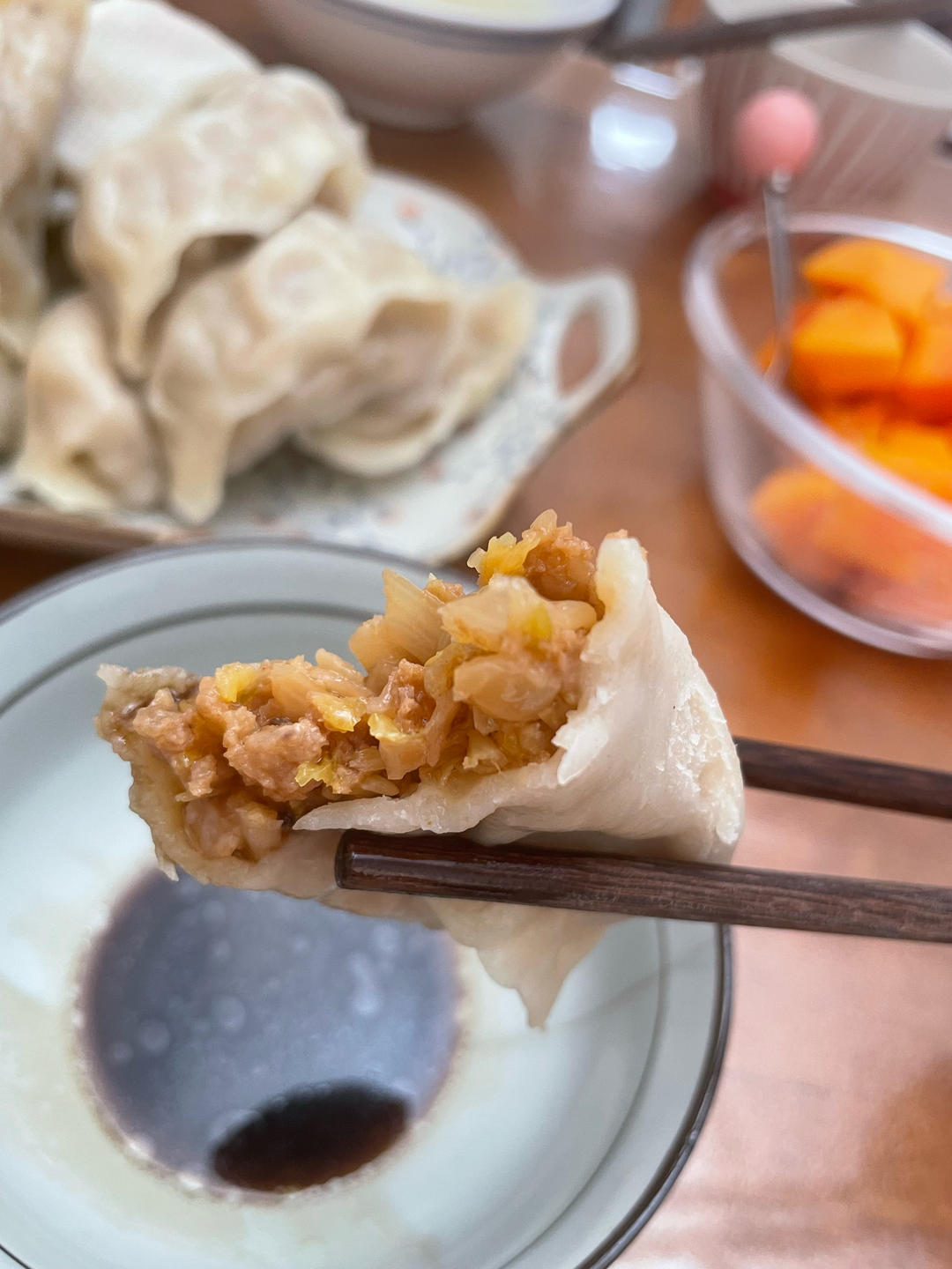 酸菜油滋啦烫面蒸饺包子