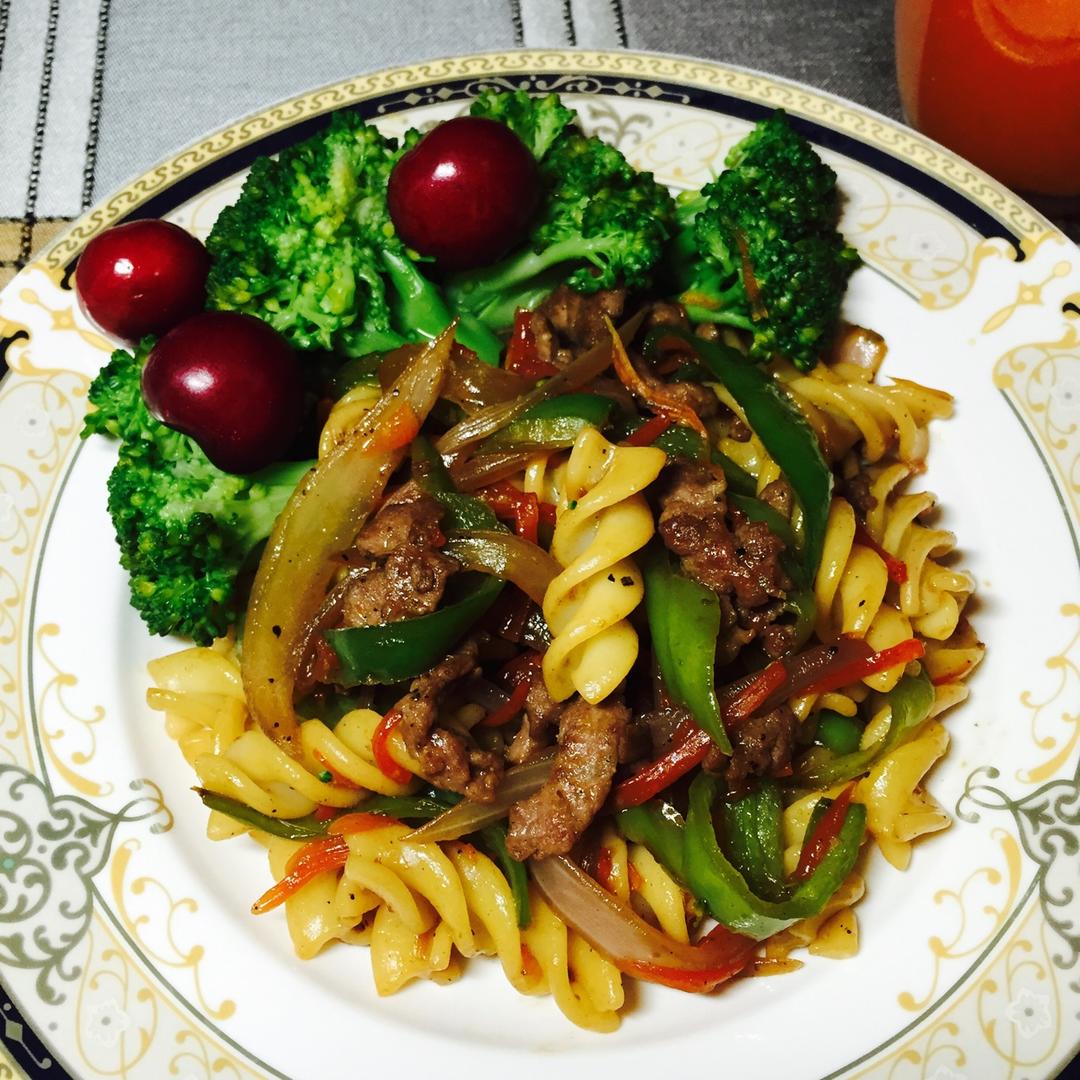 黑椒牛肉炒意大利面