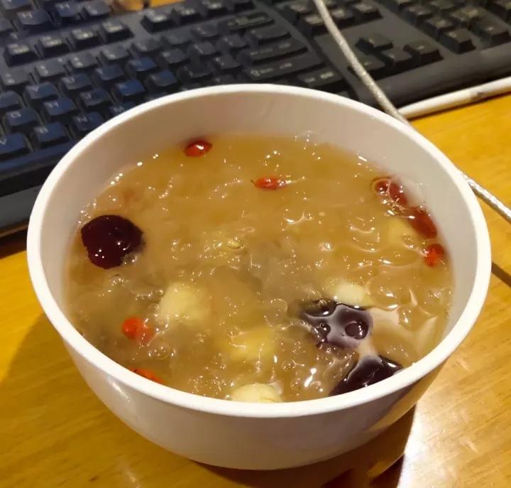 红枣银耳莲子羹（有出胶质、出胶，懒人的电压力锅版）