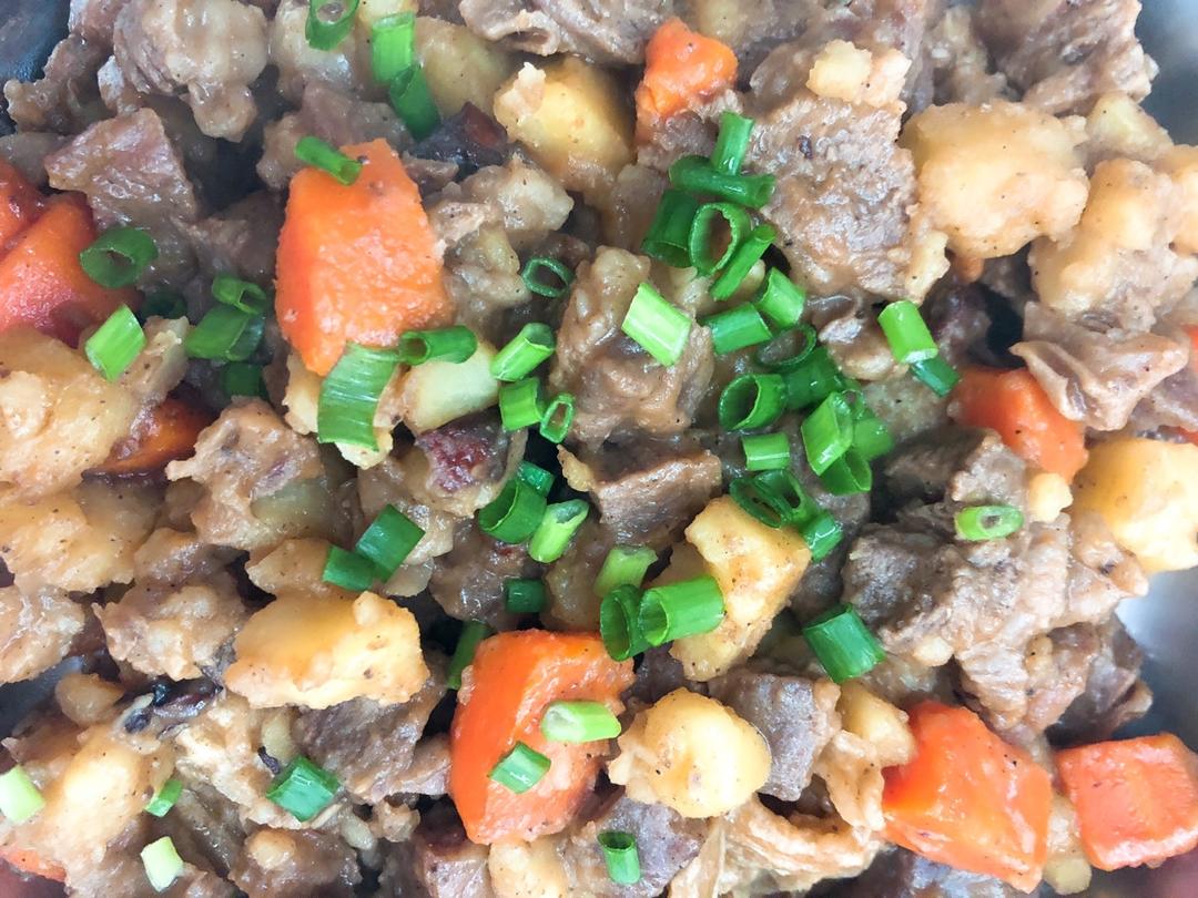家常红萝卜土豆焖牛腩