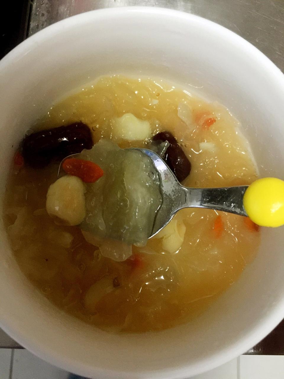 红枣银耳莲子羹