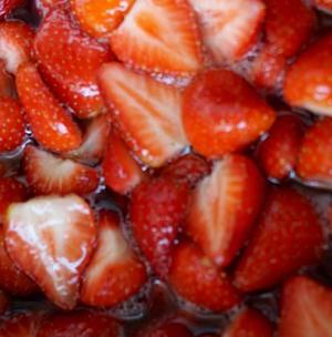 甜心草莓酱的做法 步骤2
