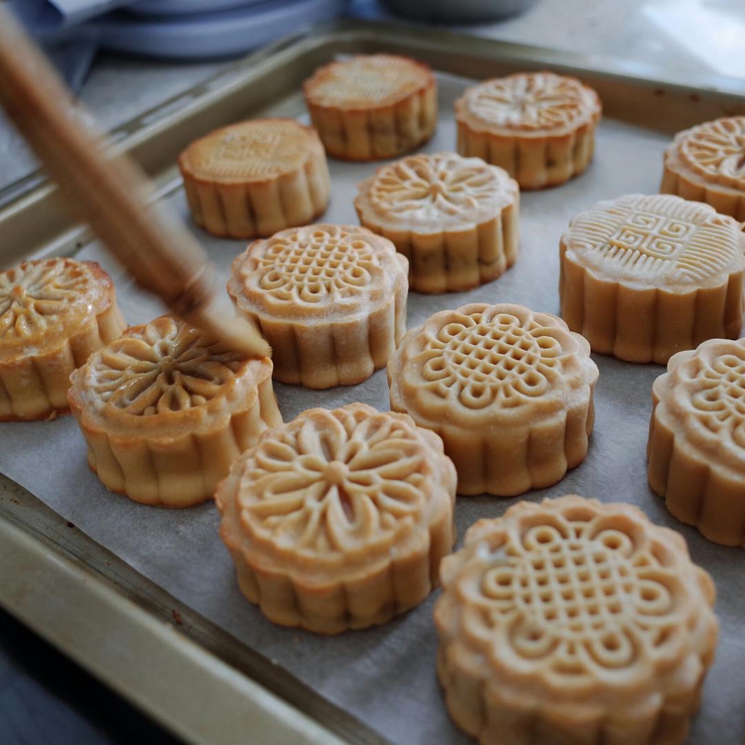 广式月饼—蛋黄莲蓉月饼