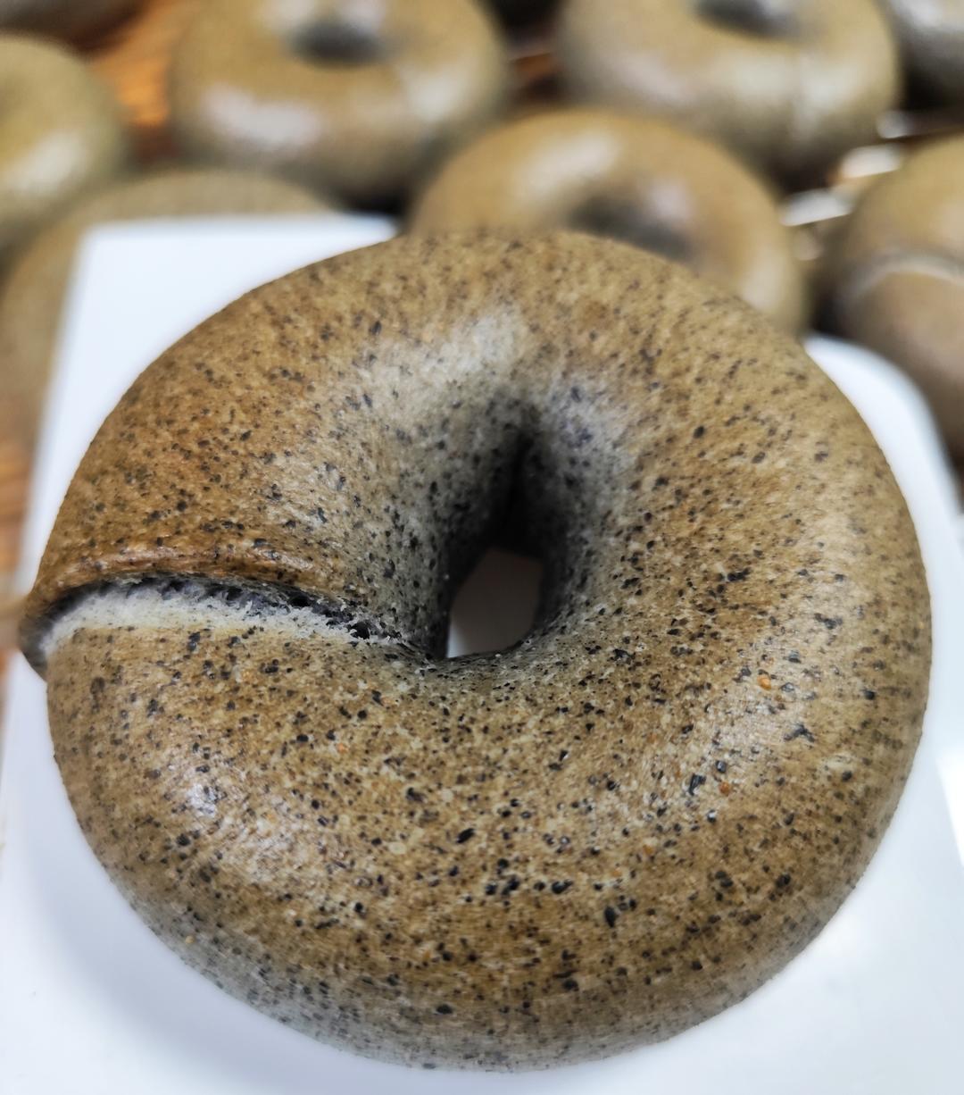 轻盐黑芝麻贝果