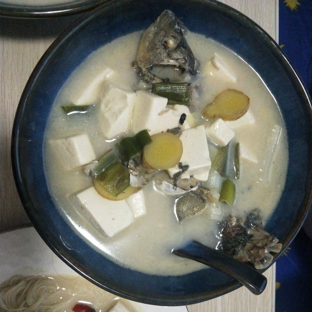 鲫鱼豆腐汤
