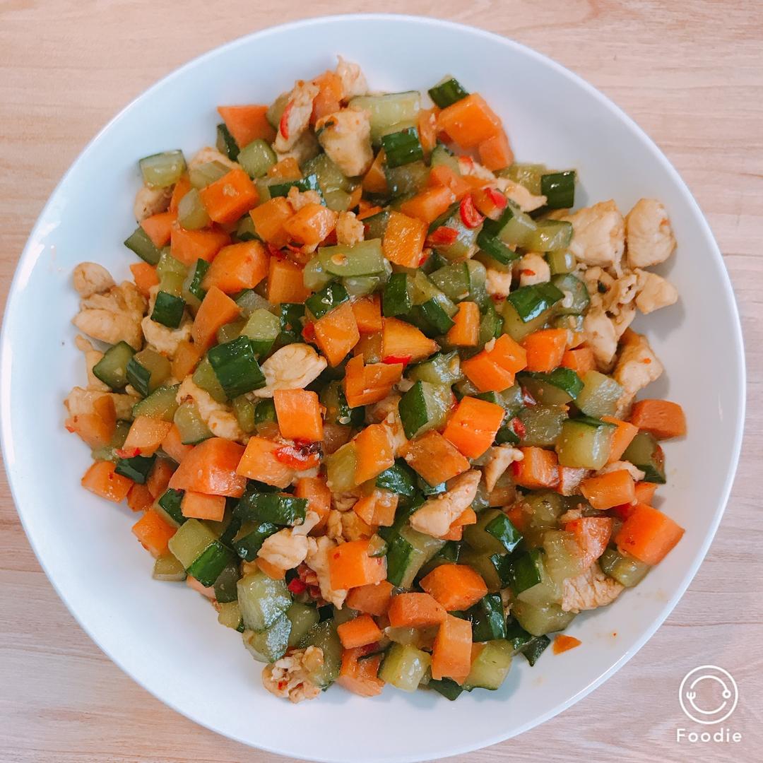 胡萝卜黄瓜鸡胸肉