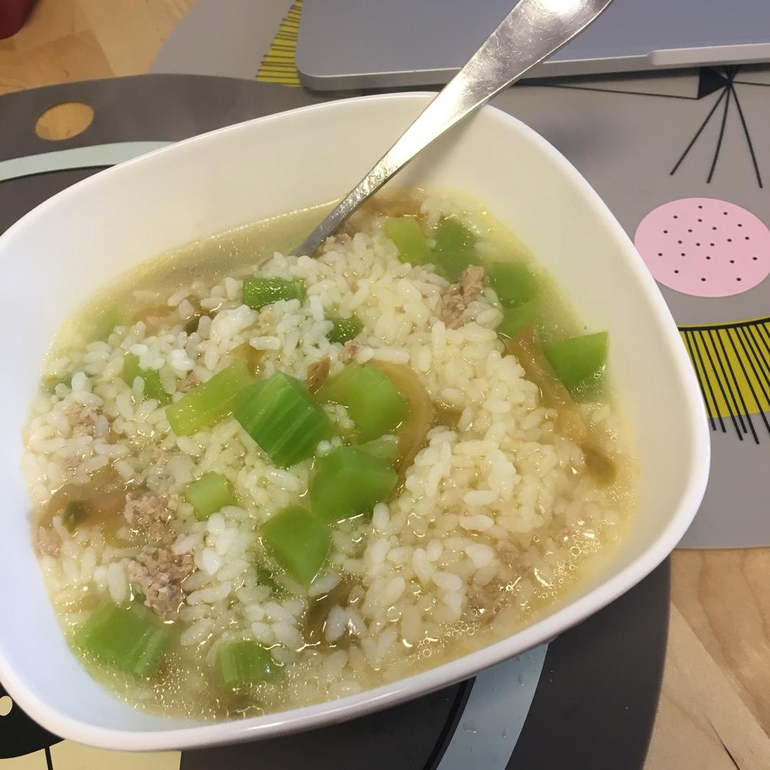 这种东西就是只能自己做,因为外面的组合不一定是肉沫榨菜青笋粒泡饭