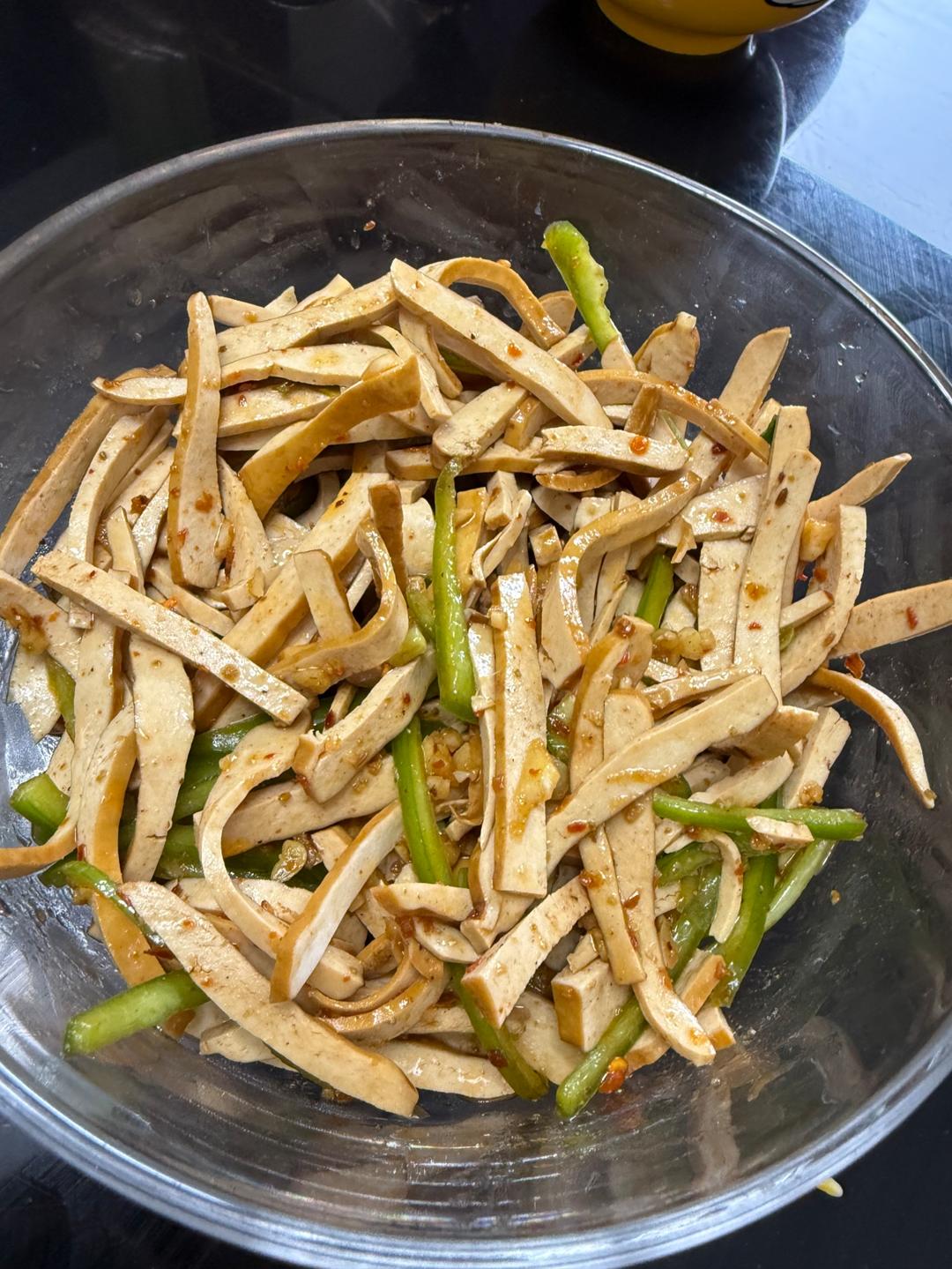 凉拌豆腐干(凉拌菜通用，宝贝儿子“念念不忘”之二,他喜欢的“微微辣”级别)