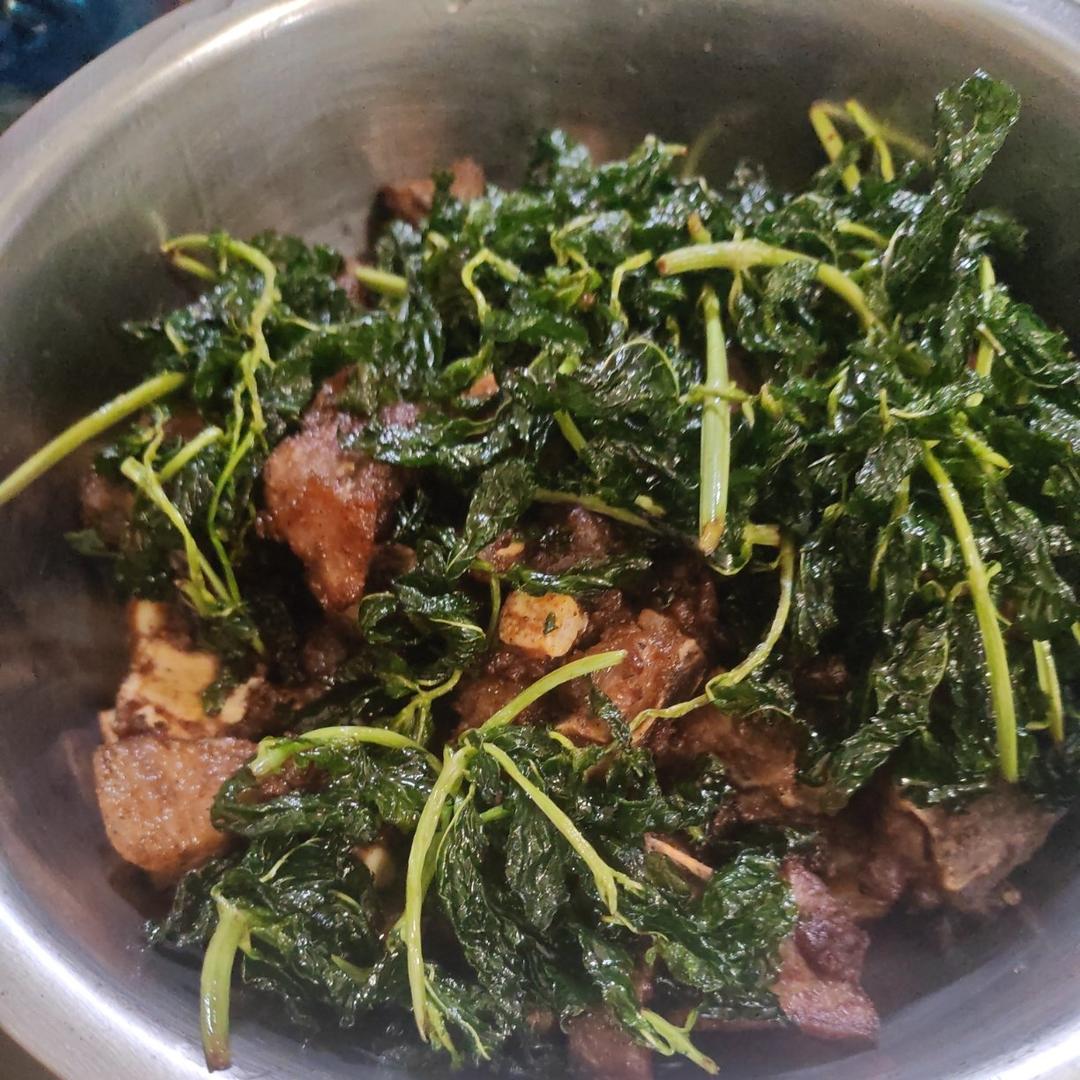 外酥里嫩的油炸排骨