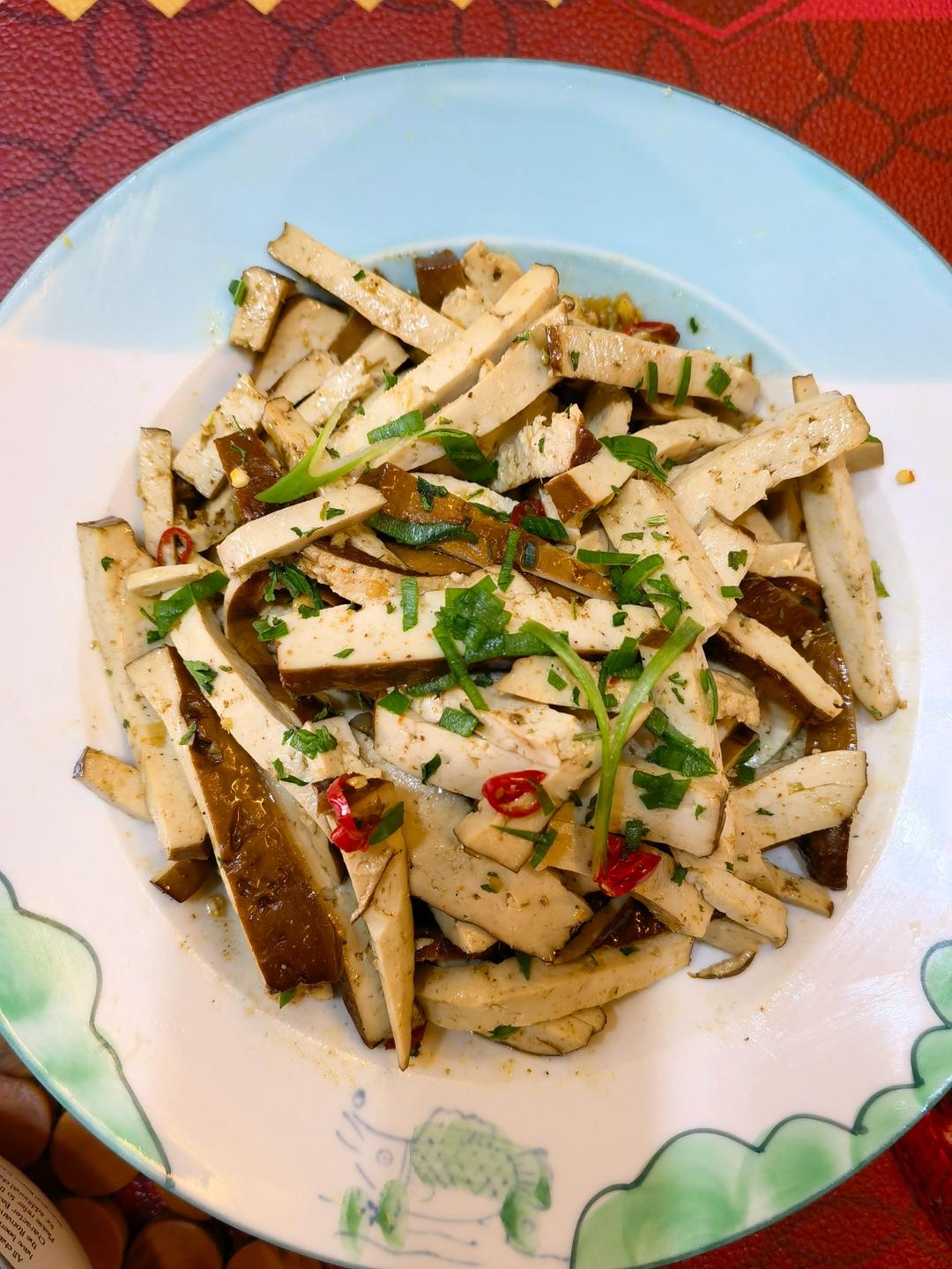 凉拌豆腐干(凉拌菜通用，宝贝儿子“念念不忘”之二,他喜欢的“微微辣”级别)