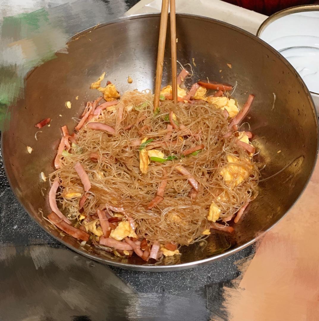 厨师长教你：“鸡蛋炒米粉”的家常做法，满满的小技巧，先收藏了
