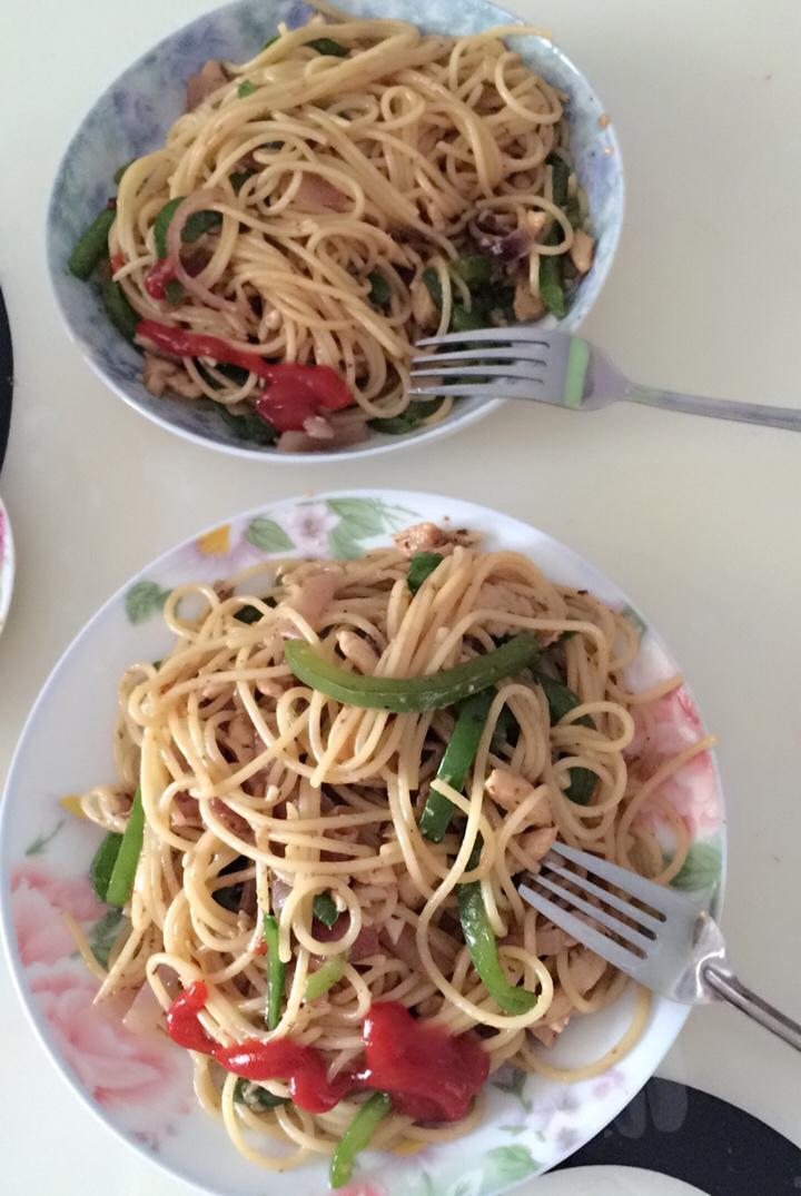 黑椒鸡丝意面