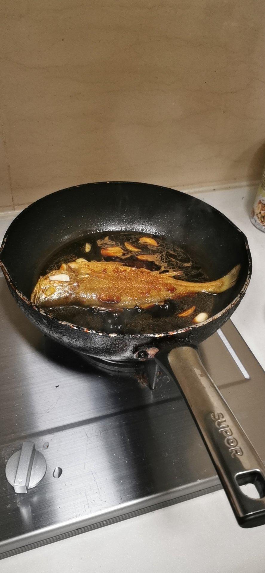 红烧黄鱼—鱼皮不破的小窍门