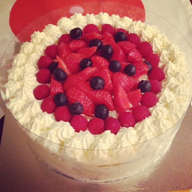 奶油水果装饰蛋糕