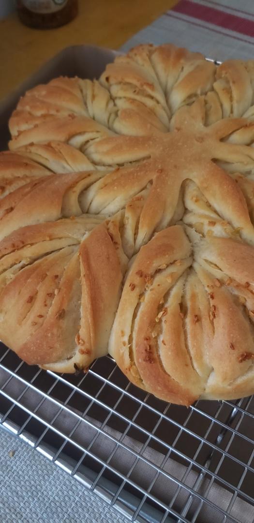 【小高姐】蒜香浓郁 造型优美 不用揉出手膜的面包