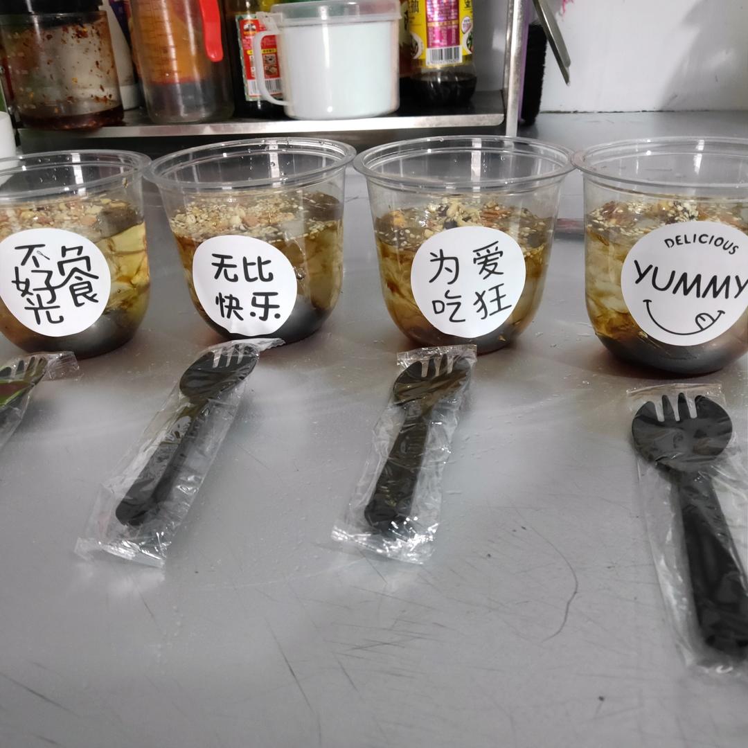 自制晶莹剔透、口感凉滑的——冰粉粉