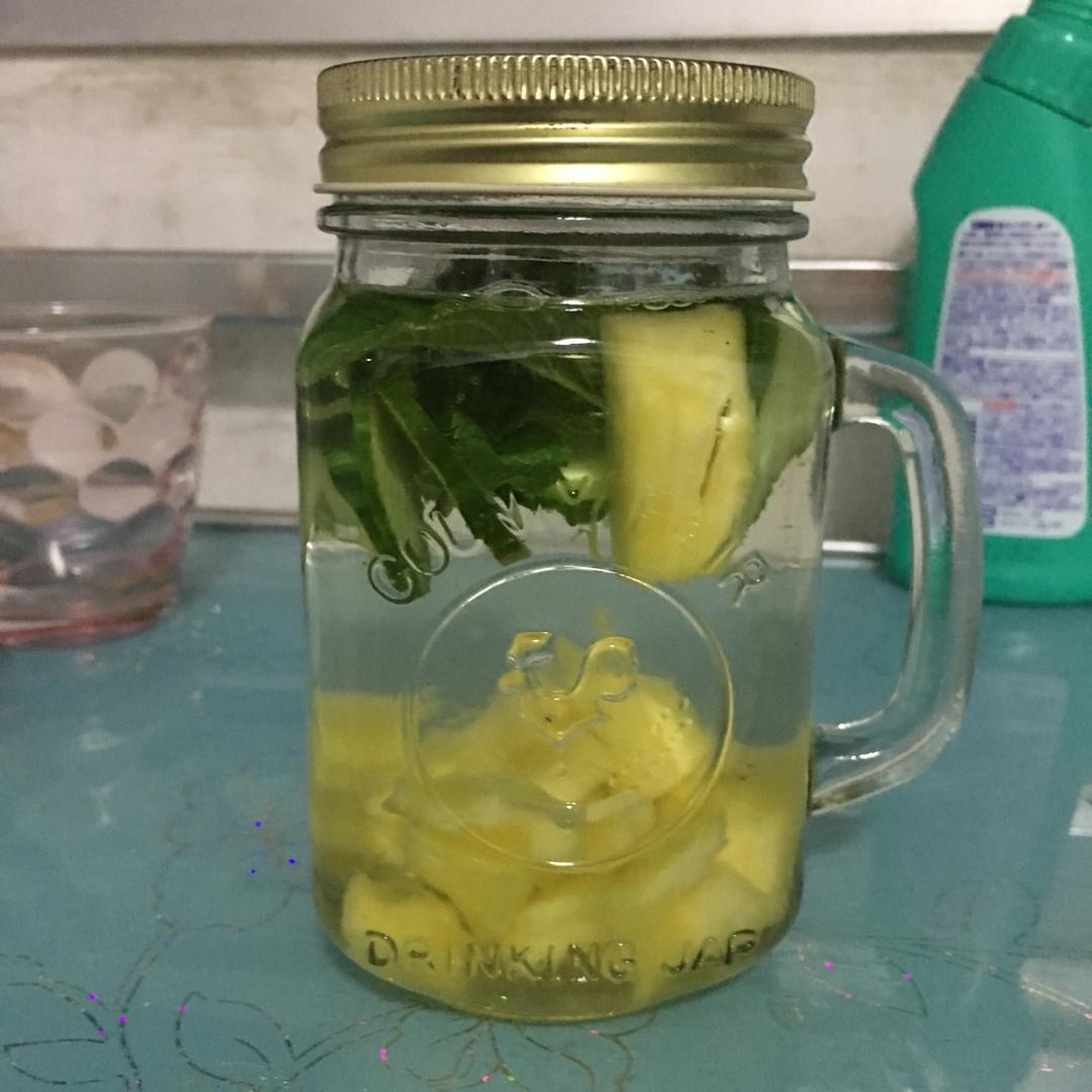 detox water 自制排毒养颜水 健康饮料 果蔬泡汁
