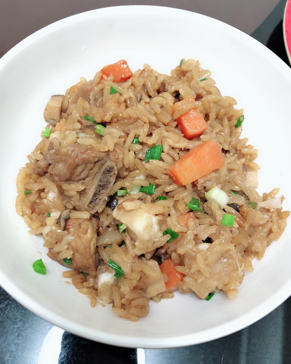 芋头排骨焖饭—有饭有肉有菜一人食