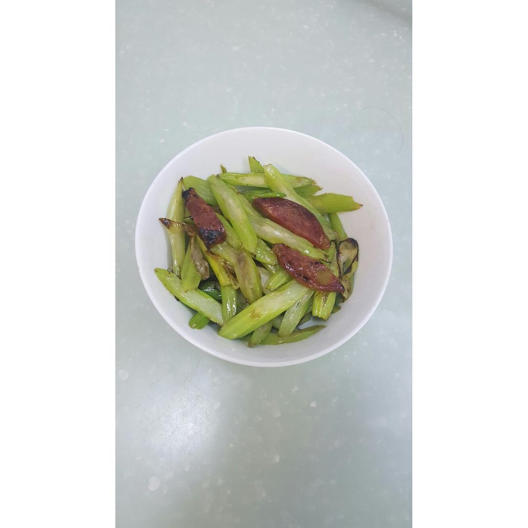 西芹炒腊肠（热菜）