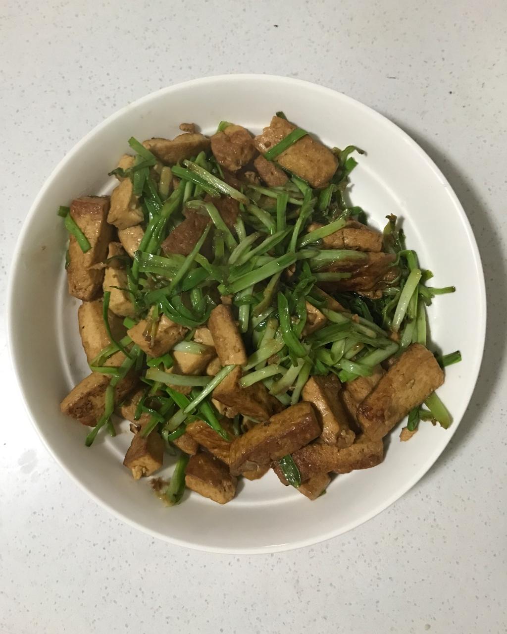 艺术工匠做的煎豆腐炒蒜苗