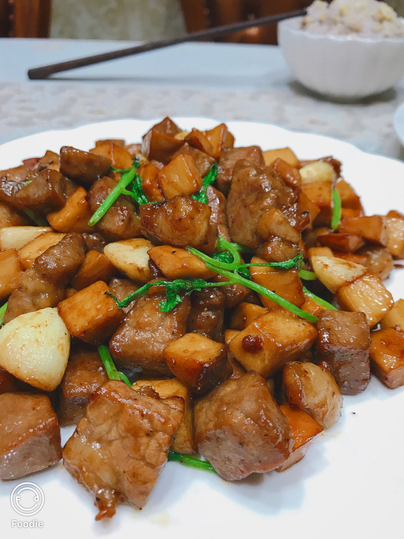 听起来就很好吃的黑椒蒜子牛肉粒