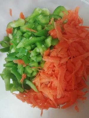 胡萝卜腊肠蔬菜包的做法 步骤1