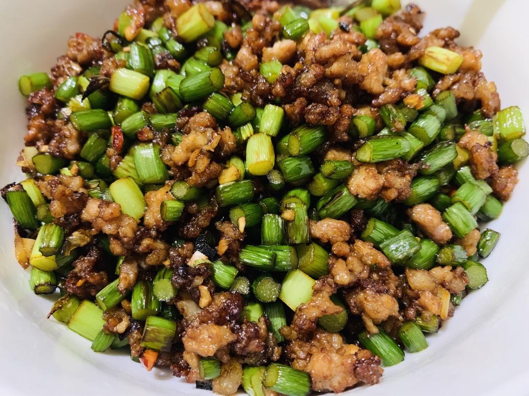 炒苍蝇头（蒜薹炒肉沫）