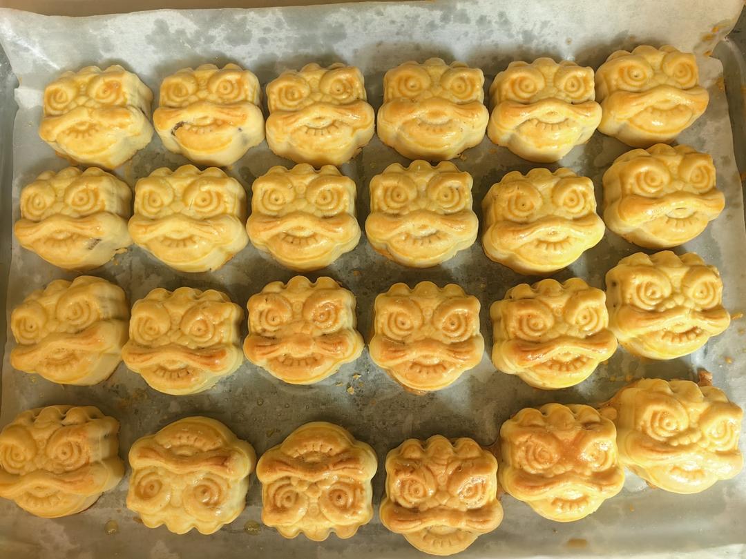 奶酥皮月饼，酥脆可口，奶味浓郁！