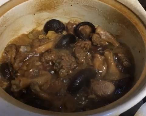 香菇炖鸭腿