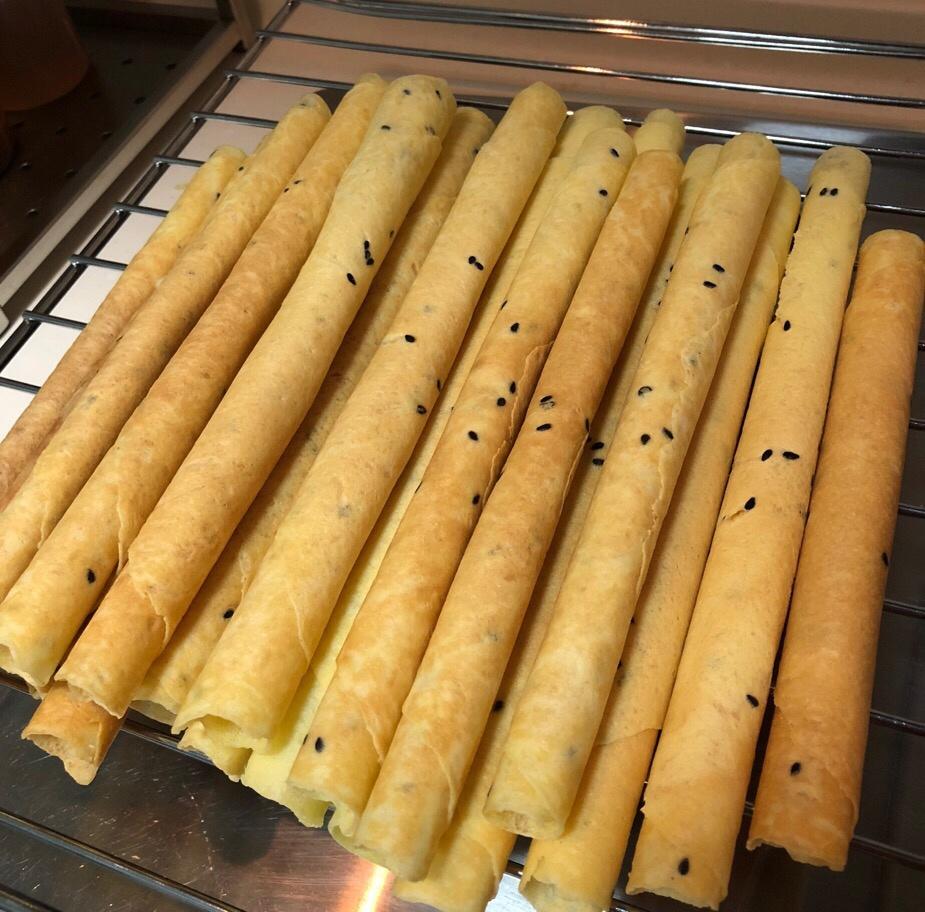 【黑芝麻鸡蛋卷,这样做就能酥的不要不要的.图片】杉妹妈咪_下厨房