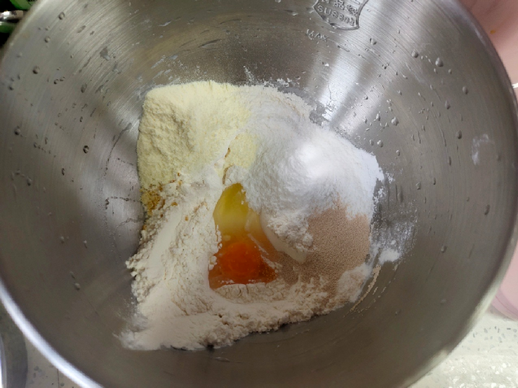 纯奶手撕吐司的做法 步骤1