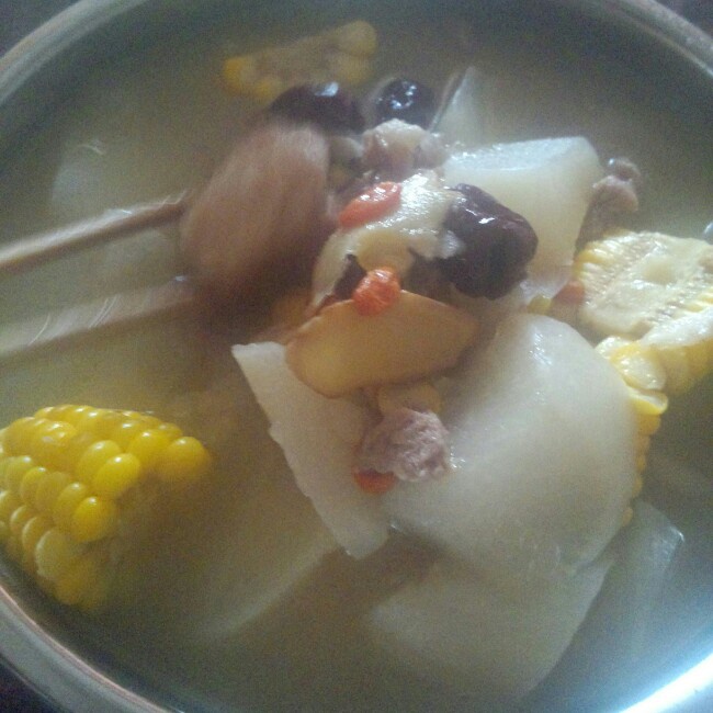 白萝卜枸杞排骨汤