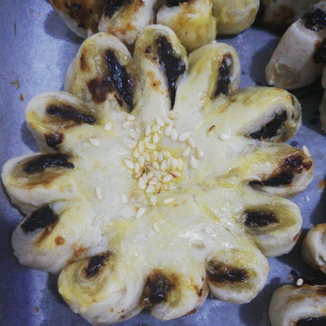 莲花、菊花酥、黄金卷酥（枣泥、豆沙馅）