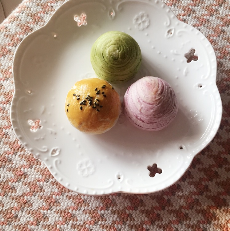 蛋黄酥~紫薯、抹茶、原味~花好月圆，中秋快乐~内附一次做六色蛋黄酥方法~