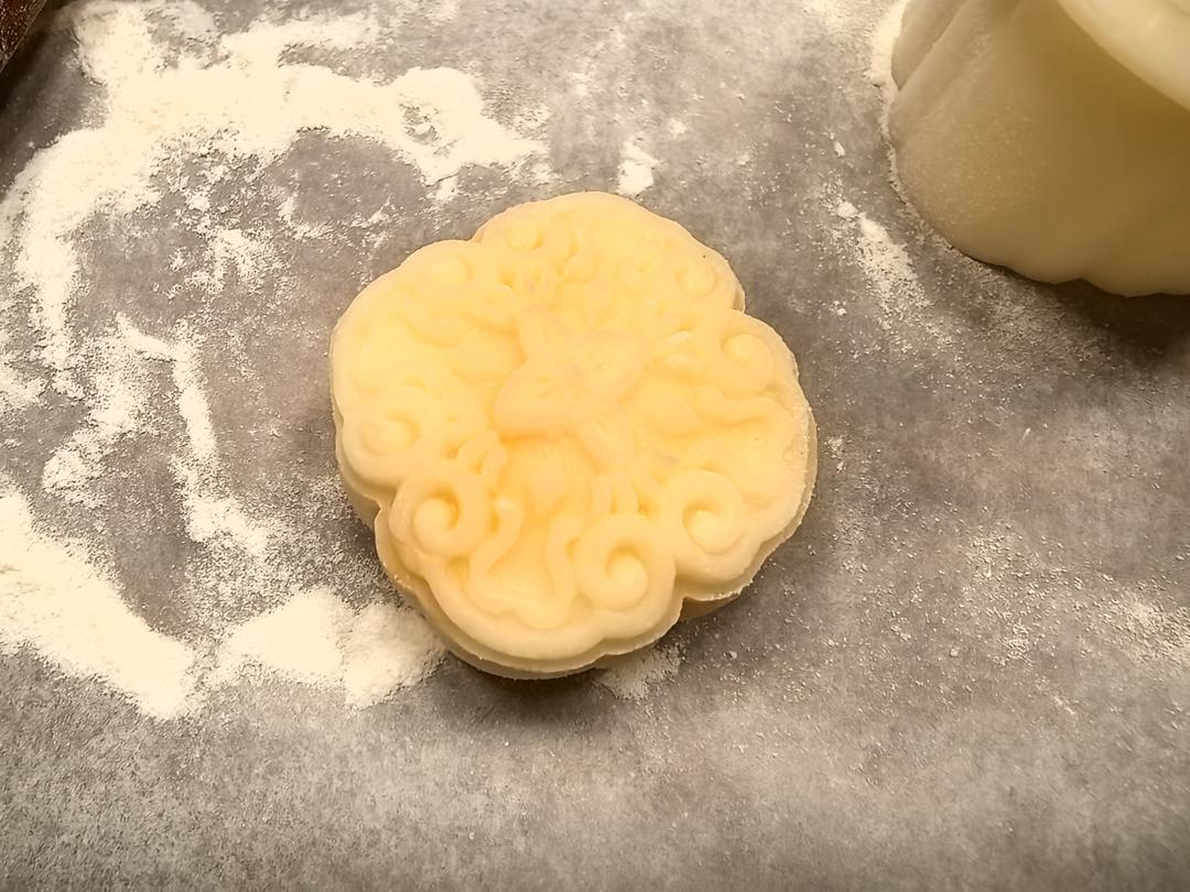 流心奶黄冰皮月饼