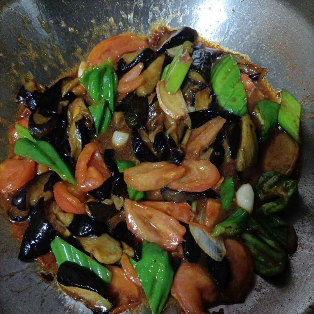 红烧茄子（佐西红柿尖椒）