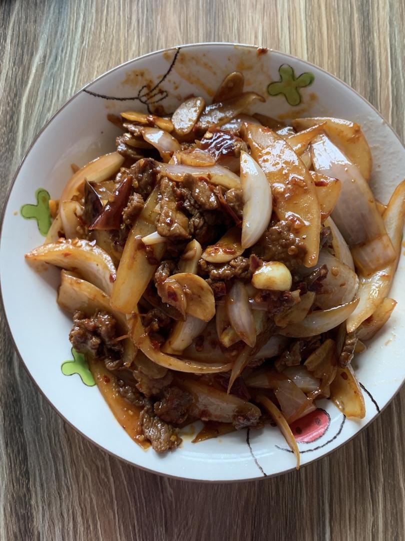 洋葱爆孜然牛肉
