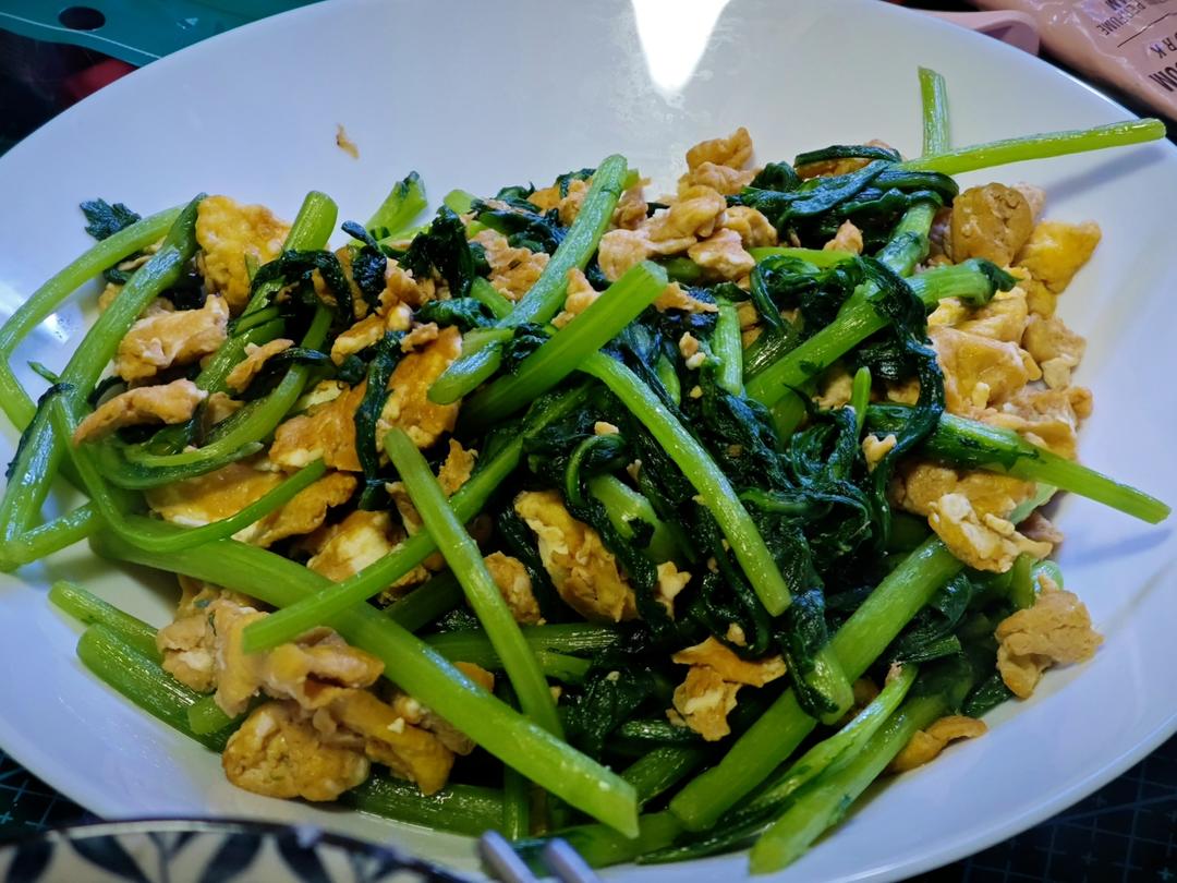 茼蒿炒鸡蛋