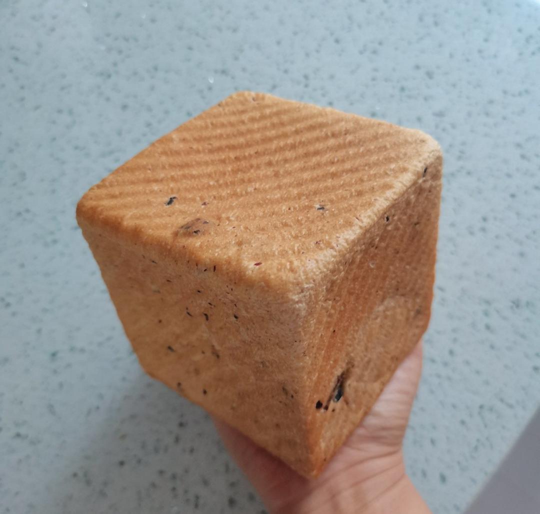紫米桂圆吐司（紫米桂圆软欧）