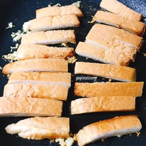 用吐司边做的几种零食（日式、节俭、酥脆、美味、快手）平锅版的做法 步骤7