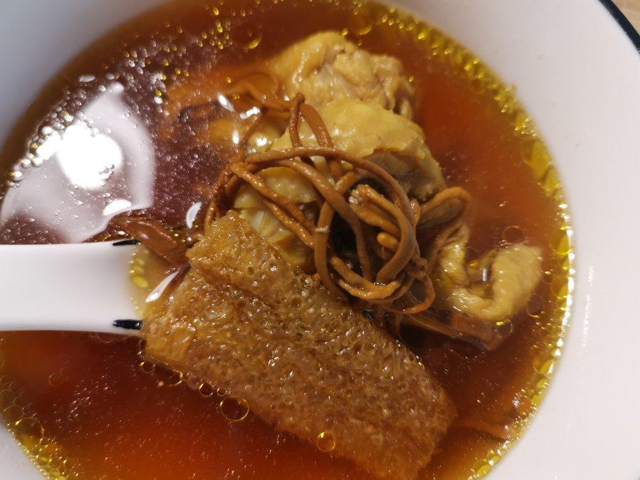 姬松茸竹荪菌菇鸡汤