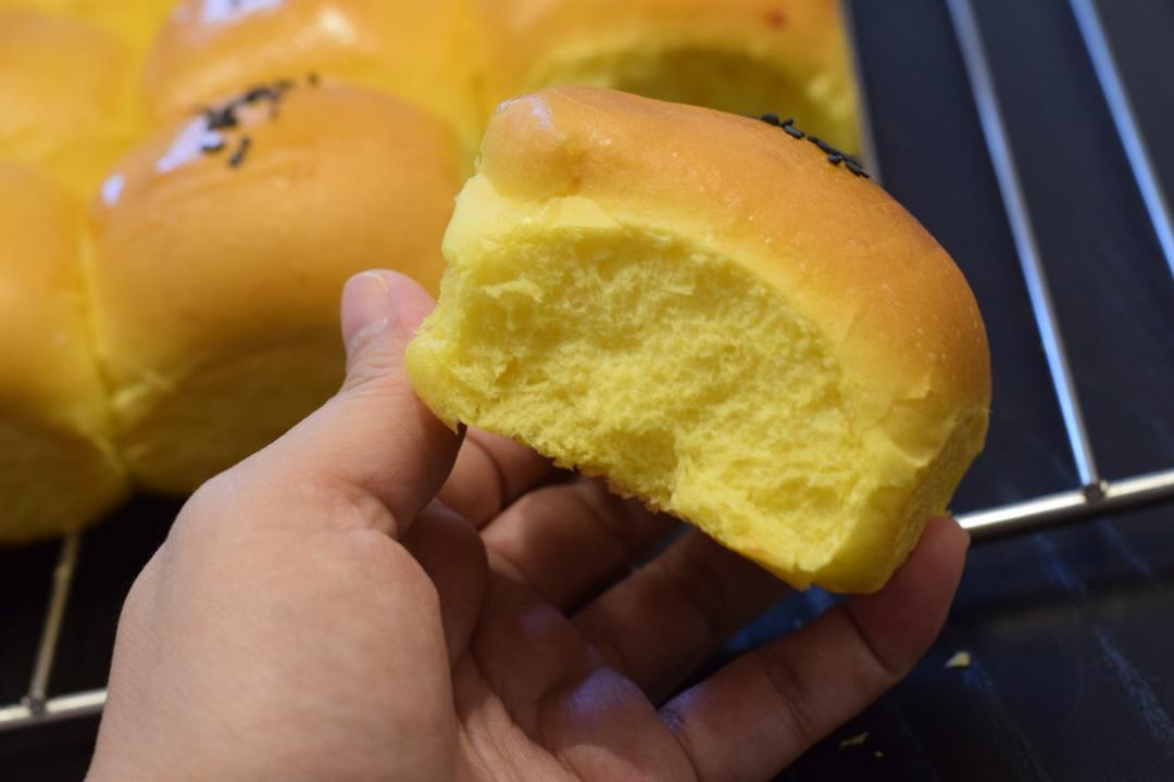 南瓜奶油小餐包（一次发酵）