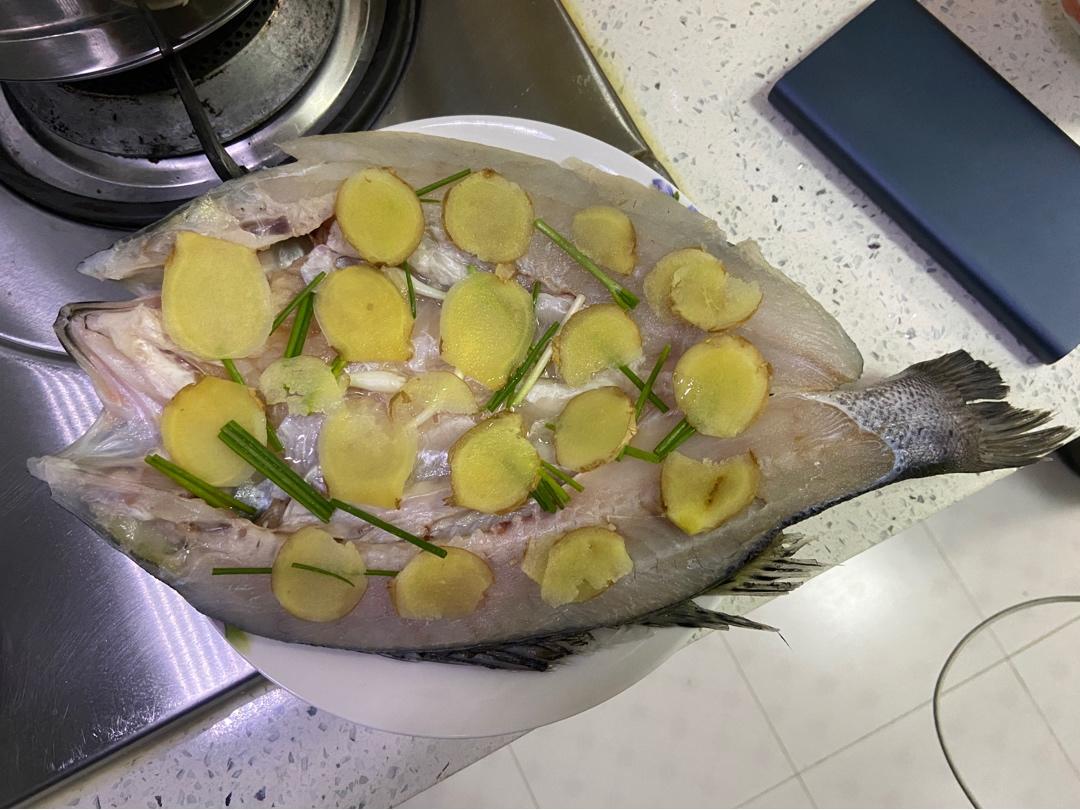 简单又好吃的清蒸海鲈鱼