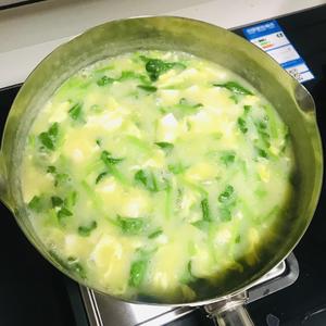 菠菜鸡蛋豆腐汤～菠菜蛋汤的做法 步骤2
