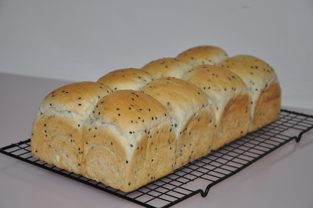 咸盐黑芝麻吐司